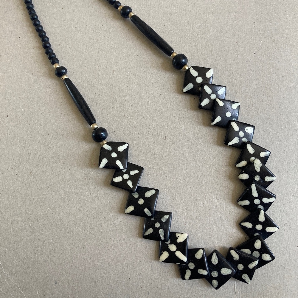 Vintage Batik Bone African style Tribal Black and White Necklace silver tone